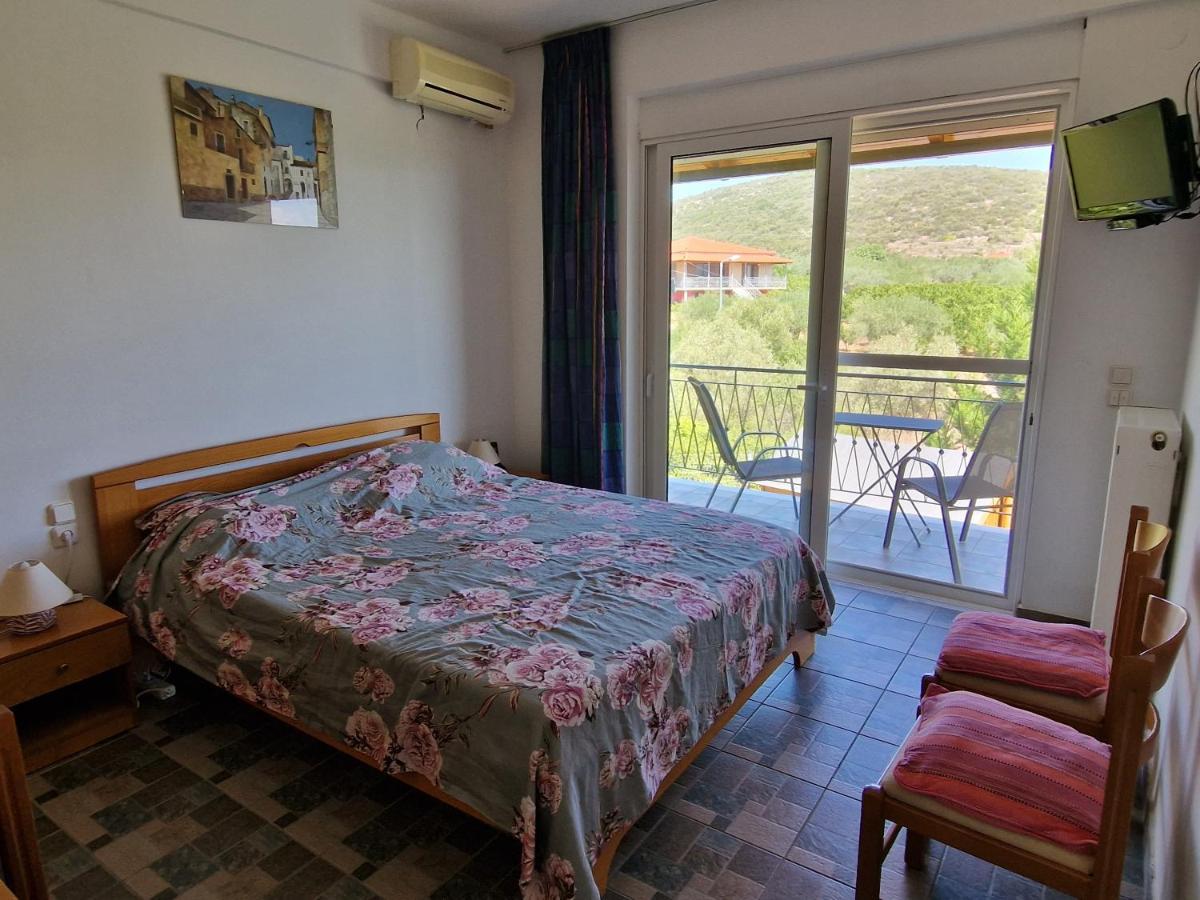 Grieks Vakantiehuis To Kalokairi Kougaíika Екстериор снимка